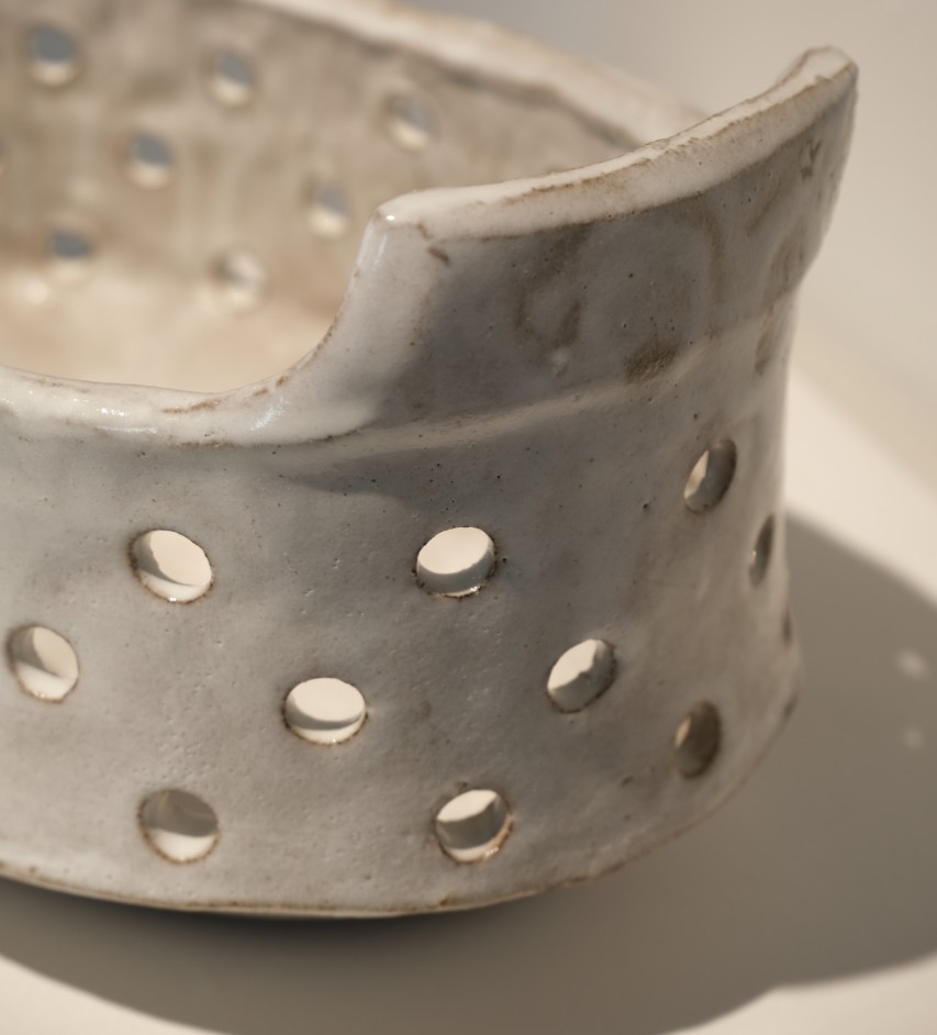 ceramic fruitbowl with holes